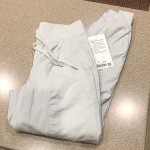 Lululemon Dance Studio Jogger *lined. Size 6 NWT.